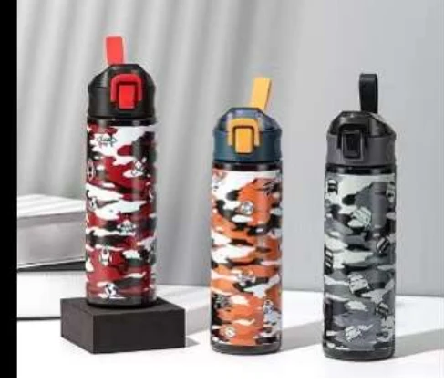 BOTE DE AGUA CON BOTON Y DISEÑO MILITAR 750ML