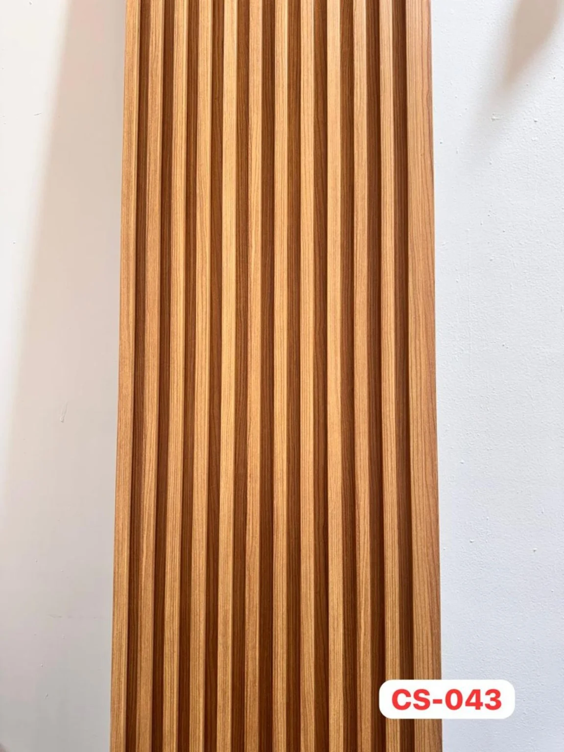 Lambrín Decorativo para Interiores (16cm x 2.90m) | Caja con 14 Piezas Panel Tipo Madera · CS-043